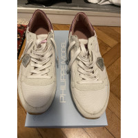 Philippe Model Trainers Canvas in White