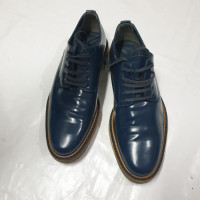 Fendi Chaussures à lacets en Cuir en Bleu