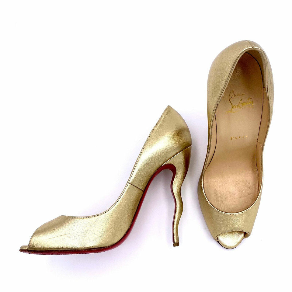 Christian Louboutin Pumps/Peeptoes Leather in Gold