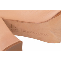 Bottega Veneta Pumps/Peeptoes aus Leder in Nude
