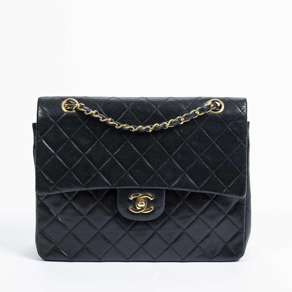 Chanel Classic Flap Bag aus Leder in Schwarz