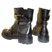 Alexander McQueen Biker Boots mit Cut Outs