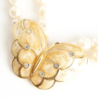 Kenneth Jay Lane Necklace in Cream