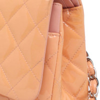 Chanel Flap Bag aus Lackleder in Beige