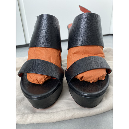 Santoni Sandalen aus Leder in Schwarz