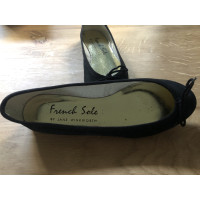 French Sole Slippers/Ballerinas Canvas in Black