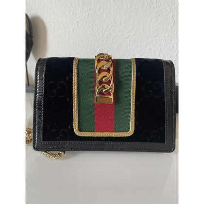 Gucci Sylvie Bag Mini 20 aus Leder in Schwarz
