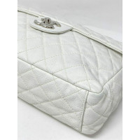 Chanel Classic Flap Bag Jumbo en Cuir en Blanc