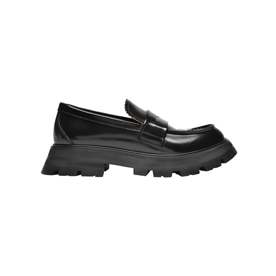 Alexander McQueen Slippers/Ballerinas Leather in Black