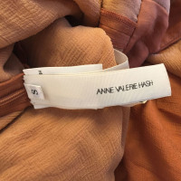 Anne Valerie Hash robe