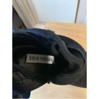 Steve Madden Stiefel aus Wildleder in Schwarz