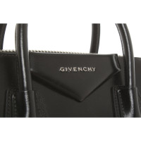 Givenchy Antigona Small 28 en Cuir en Noir