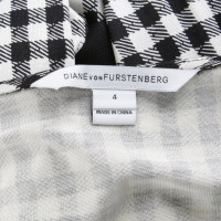 Diane Von Furstenberg Silk dress with plaid pattern