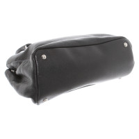 Prada Handtasche aus Leder in Schwarz