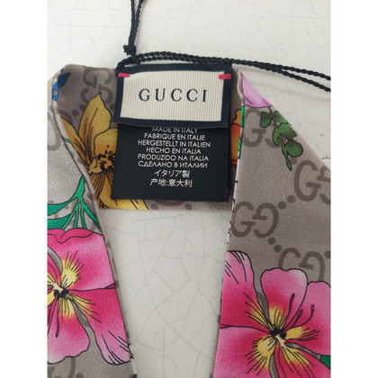 Gucci Schal/Tuch aus Seide in Braun