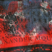 Alexander McQueen XXL cloth with silk content
