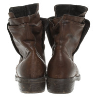 Vera Wang Boots Leather in Brown