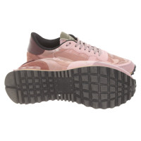 Valentino Garavani Sneakers in Rosa / Pink