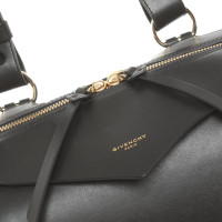 Givenchy Sway Bag Medium aus Leder in Schwarz