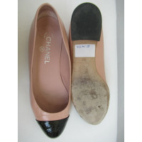 Chanel Slippers/Ballerina's Leer in Huidskleur