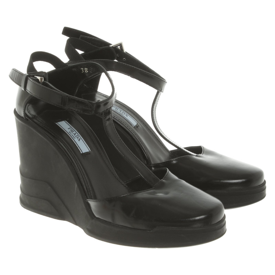 Prada Wedges aus Leder in Schwarz