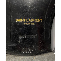 Saint Laurent Slipper/Ballerinas aus Lackleder in Schwarz