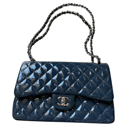 Chanel Timeless Classic aus Lackleder in Blau