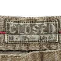 Closed trousers in khaki