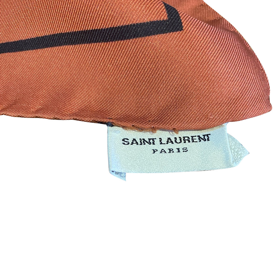 Yves Saint Laurent Schal/Tuch aus Seide in Orange