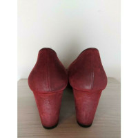 Fratelli Rossetti Pumps/Peeptoes aus Wildleder in Bordeaux