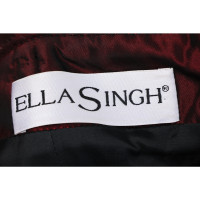 Ella Singh Anzug in Bordeaux
