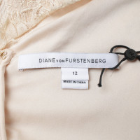 Diane Von Furstenberg Robe en dentelle dans Nu