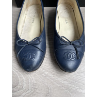 Chanel Slipper/Ballerinas aus Leder in Blau