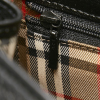 Burberry Umhängetasche aus Leder in Schwarz