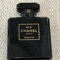 Chanel Brooch Ceramic in Black