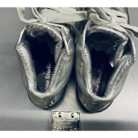 Acne Sneakers aus Leder in Silbern