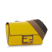 Fendi Baguette Bag aus Leder in Gelb