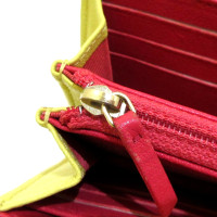 Chanel Täschchen/Portemonnaie aus Leder in Gelb