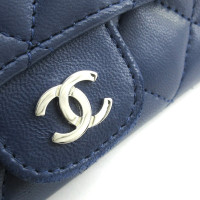 Chanel Täschchen/Portemonnaie aus Leder in Blau