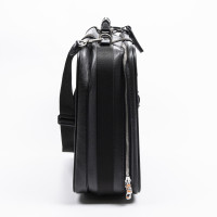 Louis Vuitton Satellite aus Leder in Schwarz