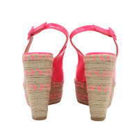 Valentino Garavani Sandalen aus Lackleder in Rosa / Pink
