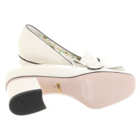 Gucci Pumps/Peeptoes Patent leather in Cream