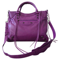 Balenciaga Umhängetasche aus Leder in Violett