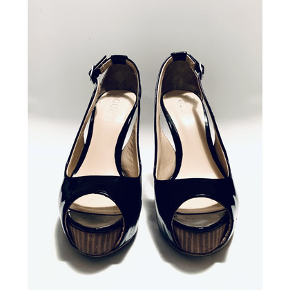 Guess Pumps/Peeptoes Patent leather in Black