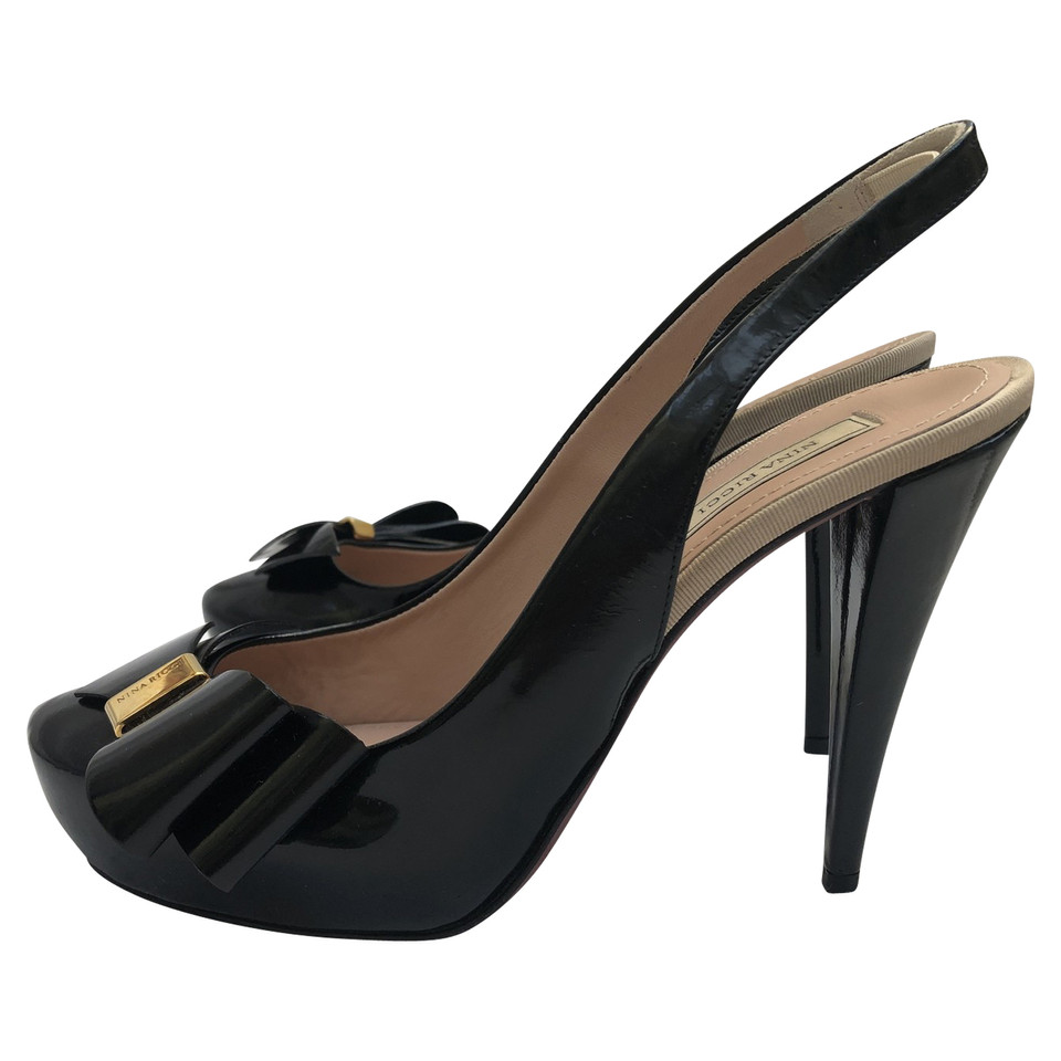 Nina Ricci Pumps/Peeptoes Patent leather in Black