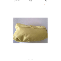 Moschino Handtasche aus Leder in Gelb