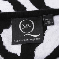 Alexander McQueen Strickkleid in Schwarz/Weiß