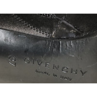 Givenchy Enkellaarzen Suède in Zwart