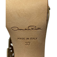 Oscar De La Renta Sandals Patent leather in Brown