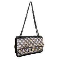 Chanel Classic Flap Bag aus Leder in Silbern
